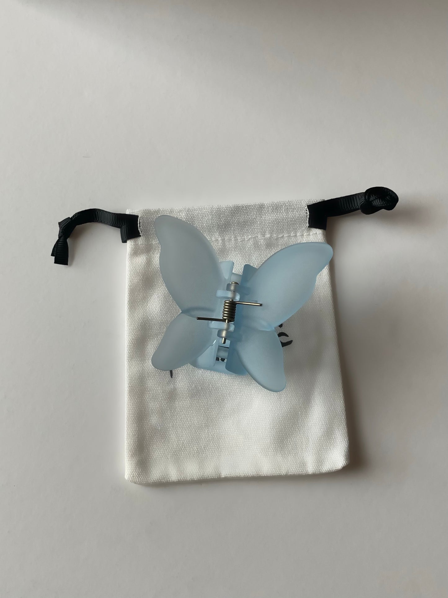 مشبك شعر فراشة